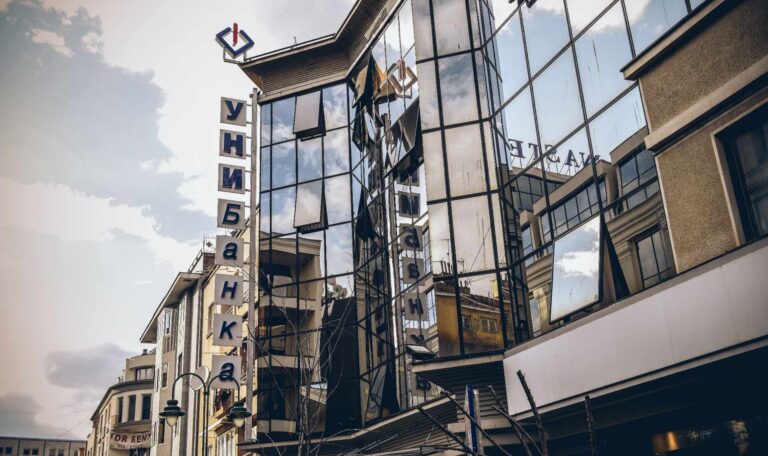 УНИБанка со донација на болнички материјали за настраданите во Кочани