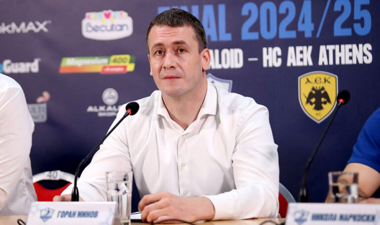 Драга публико, почитувани навивачи, наш осми играч на теренот,