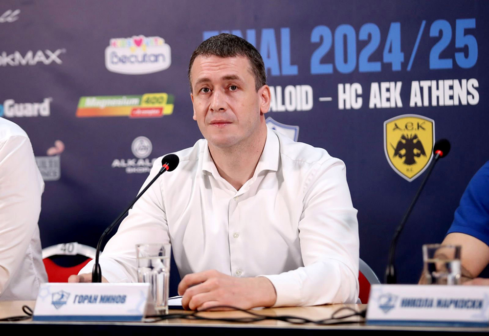 Драга публико, почитувани навивачи, наш осми играч на теренот,