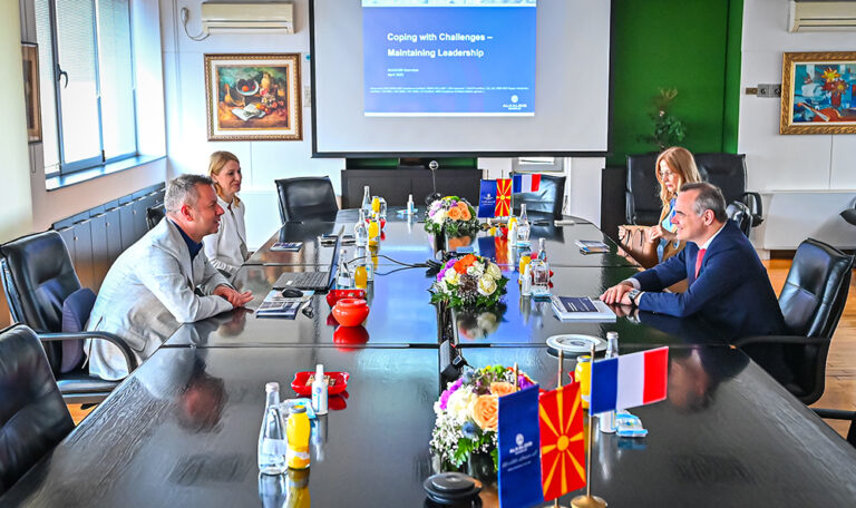 Францускиот амбасадор во официјална работна посета на „Алкалоид“