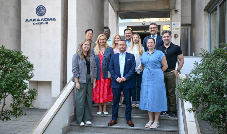 Делегација на Американскиот совет на млади политички лидери (ACYPL) во посета на „Алкалоид“