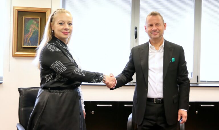 „Алкалоид“ АД Скопје и Институт за јавно здравје на Република с. Македонија денеска потпишаа Меморандум и Договор за соработка